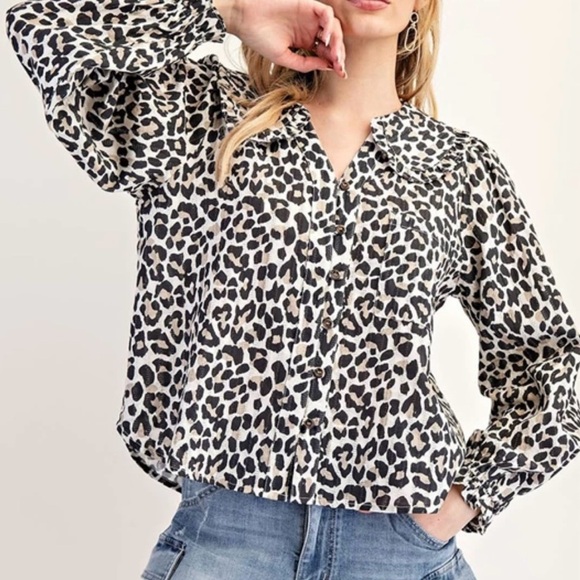 eesome Tops - LEOPARD PRINTED LONG SLEEVE TOP